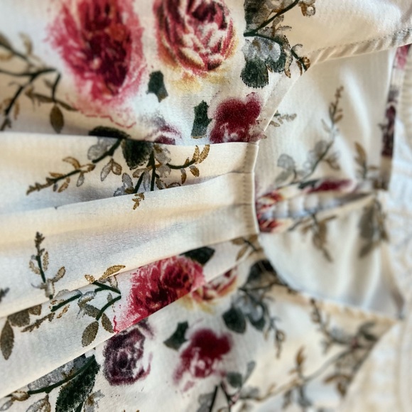 Tulip sleeve floral top - Picture 3 of 4